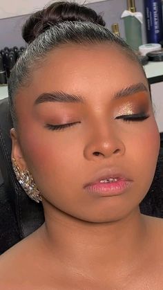 Prom Makeup For Brown Eyes, Maquillage Yeux Cut Crease, Wedding Makeup Tutorial, Pretty Eye Makeup, Bridal Eye Makeup, Doll Eye Makeup, Eyebrow Makeup Tips, Makeup For Black Skin, Brown Skin Makeup