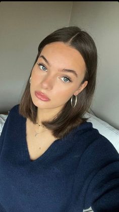 Short Hair Clean Look, Clean Girl Short Hair, Short Hair Inspo Aesthetic, Effortless Makeup Look, Emma Aurora, Short Hair Blowout, Beautiful Short Hairstyles, Annika Volkov, Brown Hair Inspo