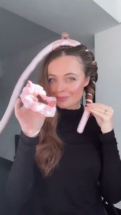 Hair Rehab London Heatless Curls Hair Tutorial Heat Less Curls Overnight Sock Buns, Easiest Way To Curl Hair, Silk Heatless Curls, Hairstyles Hacks, Curl Hair Without Heat, Heatless Curls Tutorial, No Heat Curls, Heatless Curler