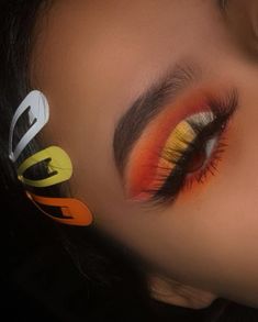 Candy Corn Makeup Ideas, Halloween Mackup Ideas Easy, Candy Corn Eyeshadow, Halloween Candy Makeup, Candy Corn Witch Costume, Candy Corn Halloween Makeup, Halloween Makeup Looks Eyeshadow