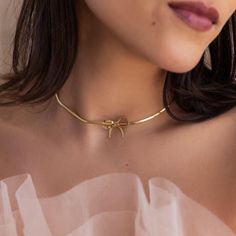 H E R R R I N G B O N E ∙ B O W ∙ N E C K L A C E Our Herringbone Bow Necklace combines the playful charm of bows with the sleek sophistication of a herringbone chain, striking the perfect balance of coquette style and refined elegance. Wear it alone for a subtle statement or layer it with other necklaces for an effortlessly glam look ♡  * Material: Vermeil Over Stainless Steel * Finish: 18K Gold ∙ Sterling Silver * Featuring a ~15x22.5mm Bow on a dainty Herringbone Chain, adjustable from 14 to Tie Choker, Coquette Jewelry, Coquette Style, Tie Necklace, Herringbone Chain, Bow Necklace, Pearl Choker Necklace, Diamond Ring Settings, Glam Looks