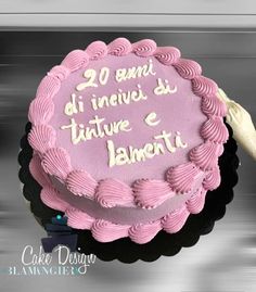 a birthday cake with pink frosting and white icing on the top that reads 20 anni di inveni di tintuture e lamenti e lamenti