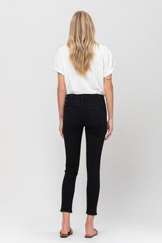 The "Mid Rise Ankle Skinny Jeans" are a must-have staple for any fashion-forward wardrobe. Their mid-rise cut strikes a balance between comfort and style, making them suitable for various occasions. These jeans provide a sleek and flattering silhouette, and their ankle length pairs perfectly with both casual sneakers and dressier heels, ensuring versatility in your everyday fashion choices.Front Rise: 9"Inseam: 27"Leg Opening: 10"Model is 5'10" wearing size 26 Style: Casual Print / Pattern: Soli Versatile Black Jeans For Fall, Trendy Stretch Cropped Jeans For Everyday, Versatile Black Jeans For Spring, Versatile Black Mid-rise Jeans, Versatile Mid-rise Jeans For Fall, Spring Mid-rise Black Cropped Jeans, Chic Black Cropped Jeans For Spring, Stretch Mid-rise Cropped Jeans For Fall, Black Fitted Cropped Jeans For Spring