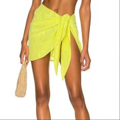 Good American New Xs-Large Sizes 0-4 Yellow Leg Daze Sarong Swim Beach Brand New With Tags Casual Sarong For Beach Cover-up In Summer, Casual Sarong For Summer Beach Cover-up, Chic Summer Wrap Cover-up, Casual Summer Vacation Sarong, Summer Beachwear Wrap Sarong, Summer Wrap Sarong Beachwear, Summer Wrap Sarong For Beachwear, Tropical Wrap Sarong For Summer, Beach Party Summer Sarong