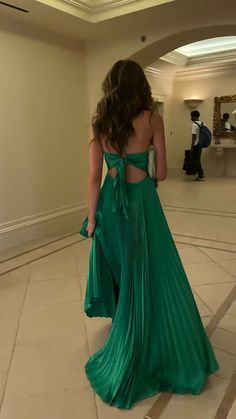 Prom Dresses Elegant, Prom 2024, Prom Inspo, Cute Prom Dresses, Pretty Prom Dresses, Green A, Senior Prom