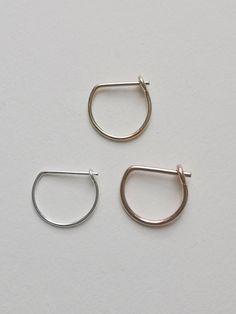 22 20 18  gauge D Hammered Septum Ring, Rose Gold Septum Ring. Also available 14K Gold Filled, Sterling Silver. D E S C R I P T I O N ☆Handmade. ☆Hammered. ☆D Septum Piercing Ring, 8mm, 9 mm, 10 mm. ☆Material: 14K rose gold , 14K gold filled, sterling silver, made in USA. ☆Only for an healed piercing.  G I F T S ☆Will be delivered in a  envelop. ☆If you would like to include your message for the recipient, please leave me your note in the note section at check out. P R O D U C T I O N - T I M E Healed Piercing, Rose Gold Septum Ring, Silver Septum Ring, Gold Septum Ring, Gold Septum, Septum Piercing Jewelry, Septum Nose Rings, Septum Jewelry, Piercing Ring