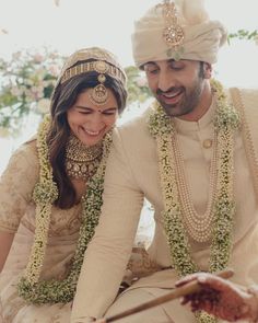 Sherwani Inspiration from Bollywood Grooms शादी की तस्वीरें, Indian Wedding Garland, Babies Breath, Bollywood Wedding, Ranbir Kapoor, Garland Wedding, Hindu Wedding, Katrina Kaif, Alia Bhatt