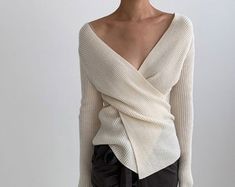 Chic Oversized Soft Knit Top, Oversized Soft Knit Chic Top, Chic Cream Winter Tops, Chic Cream Winter Top, Elegant Winter White Fine Knit Top, Elegant Winter Knitted Tops, Fitted Soft Knit Winter White Top, Elegant Winter White Tops For Fall, Fitted Winter White Knitted Top