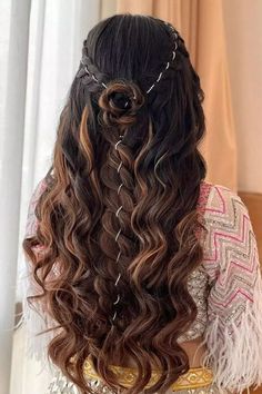 Reception Hairstyles, Loose Curls Hairstyles, Hair Style On Saree, Hair Style Vedio, Engagement Hairstyles, Traditional Hairstyle, Bridal Hair Buns, 2024 Prom, Open Hairstyles