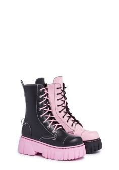 Black And Pink Platform Boots, Grunge Platform Shoes, Wrestling Boots Women, Y2k Fashion Shoes, Pink And Black Accessories, Black And Pink Clothes, Black And Pink Boots, Pink And Black Boots, Pink Techwear