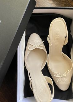 Chanel Heels, Pretty Heels, Fancy Shoes, Shoe Inspo, Girly Shoes, Swag Shoes, Mode Inspo, Looks Chic