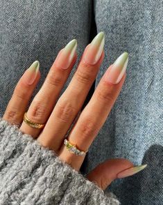 Pastel Ombre Nails, Mint Green Nails, Mint Nails, Gloomy Weather, Thanksgiving Nail Designs, Green Nail Art, Chrome Nail Art, Chrome Nails Designs, Green Nail Designs