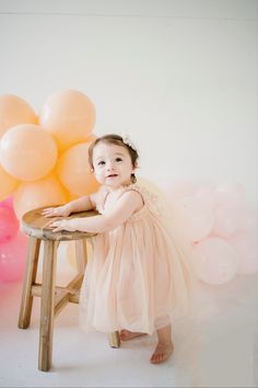 1 Year Pictures, One Year Photos, Officially One, First Year Photos, Birthday Pictures, One Year Old, Girl Style, Picture Ideas