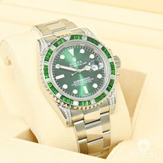 Montre Rolex | Montre Homme Rolex Submariner 40mm - Green Diamond & Emerald Stainless Cartier Santos 100 Xl, Submariner Watch, New Rolex, Cartier Santos, Green Diamond, Rolex Submariner, Bezel Diamond, Audemars Piguet, Green Stone