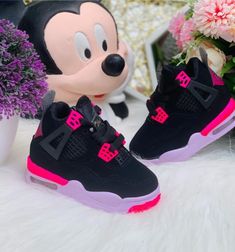 Baby Jordan Shoes, Baby Nike Shoes, Kids Heels, Pretty Sneakers, Girl Sneakers, Newborn Shoes