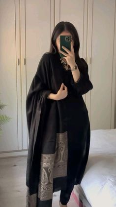 Pakistani Women Dresses, Trendy Outfits Indian, Stile Hijab, Pakistani Fashion Casual, Casual Indian Fashion, Desi Fashion Casual, Salwar Kamiz, Trendy Dress Outfits, Simple Pakistani Dresses