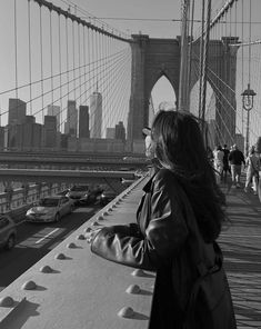 Brooklyn Picture Ideas, Pics To Take In Nyc, Insta Photo Ideas New York, Brooklyn Photo Ideas, Pics To Take In New York, New York City Senior Photos, Nyc Senior Pictures, Empire State Building Picture Ideas, New York Portraits