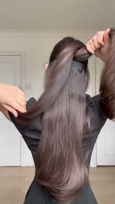 Hairstyles With A Claw Clip, Hairstyle With Hair Clip, Claw Clip Hairstyles Long Hair, Cake Syrup, Girls Easy Hairstyles, Clip Updo, Claw Clip Hairstyles, Clip Hairstyle