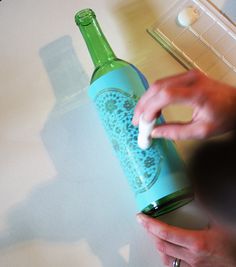 Glass Etching Tutorial, Bottle Upcycle, Art Bottle, Wine Craft, Bottle Corks, Wine Bottle Crafts, Recycled Bottles