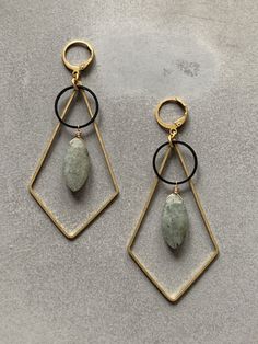 18k gold plated lever back earrings with black brass, brass and labradorite. 3” length. Jewels Diy, Handmade Jewelry Tutorials, Work Jewelry, Metal Earrings, Brass Jewelry, Beads And Wire, Diy Earrings, Designer Earrings, Jewelry Projects