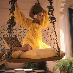 ca. 1967, Udaipur, India. Model in Jag Niwas, an island palace in the Rajasthan region of India, wearing yellow high-waisted dress of yellow Indian cotton by Rudi Gernreich. Image by © Condé Nast Archive/CORBIS via We Heart Vintage 1960s Summer Fashion, Patti Hansen, Samantha Jones, Velvet Lounge, 60s 70s Fashion, 60s And 70s Fashion, Lauren Hutton