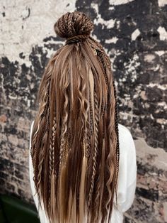 "10-Minute Hairstyles for Busy Mornings"
"Glamorous Hairstyles for Special Occasions" Dreads Underneath Hair, Partial Dreads Placement, Half Dreaded Hair, Rave Braids, Dreadlocks Braids, Dread Styles, Κούρεμα Bob, Strawberry Blonde Hair Color, Quiff Hairstyles