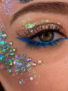 Rio Makeup Carnival, Carnival Theme Makeup, Simple Carnival Makeup, Rio Carnival Makeup, Carnival Makeup Looks, Make Up Carnaval, Carnival Makeup Caribbean, Rio Makeup, Color Guard Makeup