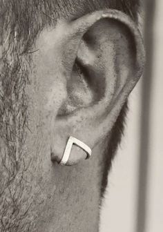 a man's ear is shown with the letter t on it, in black and white