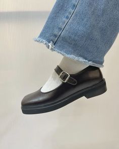 Mary Janes Shoes Black, Cute Mary Jane Shoes, Mary Jane With Socks, Mary Jane Shoes Aesthetic, Mary Janes Aesthetic, Mary Jane Loafers, Black Mary Janes, Mary Jane Shoes Black, Brown Oxford Shoes