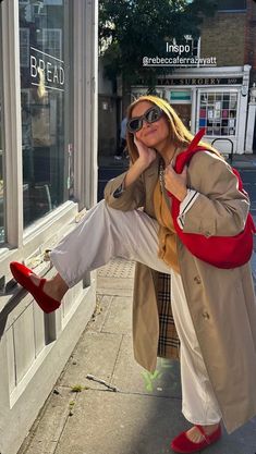 Looks Street Style, Coat Outfits, Red Outfit, Autumn Outfit, Looks Style, Mode Inspiration, Red Shoes