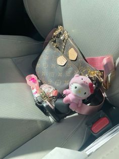 Mia Aesthetic, Hello Kitty Purse, Inside My Bag, Sonny Angels, Purse Essentials, Girly Car, Cute Purse, Goyard Bag