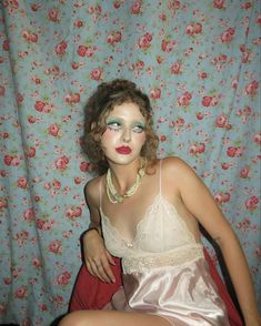 #doll #dollmakeup #cute #dressup Doll Like Photoshoot, Clown Doll Costume, Vintage Doll Costume, Doll Clown Costume, Doll Costume Aesthetic, Doll Outfits Human, Porcelain Doll Outfit, Doll Inspired Photoshoot, Cracked Doll Costume