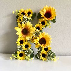 sunflowers are arranged in the shape of the letter k