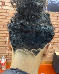 Corte americano com desenho
Risco no cabelo
Americano 
Coração no cabelo 
Corte com freestile Taper Fade Curly Hair, Haircut Selfie, Photo Hijab, Edgars Haircut