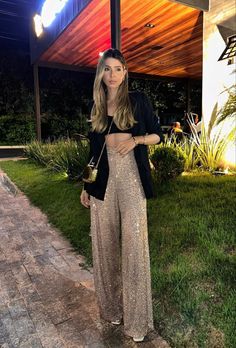 Black Outfit For Christmas Party, Black Sequin Crop Top Outfit, Sequin Pants And Blazer Outfit, Nye House Party Outfit Casual, Trendy Party Outfits 2023, Minimalist New Years Eve Outfits, Winter Birthday Outfit 2024, Elegant Birthday Party Outfit, Disco Night Outfit Party Dresses