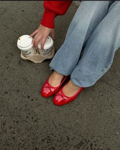 Red Ballet Flats Outfit, Red Ballerinas, Ballet Flats Outfit, Red Ballet Flats, Moda Aesthetic, Ballerina Outfit, Latina Outfits, Ballerina Heels, Looks Pinterest