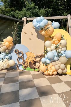 classic winnie the pooh, honey theme, neutral theme, baby shower ideas, boy baby shower, girl baby shower, neutral balloons Bear Baby Shower Theme, Baby Shower Theme Decorations, Disney Baby Shower, Bee Baby Shower Theme, Classic Pooh, Winnie The Pooh Birthday, Yellow Balloons