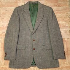 Vtg Harris Tweed Blazer 40 Narragansett Newport Handwoven Scottish Wool Jacket ***Some Small Flaws. See Pictures.*** Classic Tweed Suits With Pockets, Vintage Tweed Suit For Formal Occasions, Retro Formal Tweed Blazer, Fall Vintage Semi-formal Suits, Vintage Tweed Jacket With Herringbone Pattern For Work, Classic Tweed Sport Coat With Welt Pockets, Vintage Single Breasted Tweed Jacket, Vintage Single Breasted Tweed Jacket With Long Sleeves, Vintage Tailored Tweed Jacket