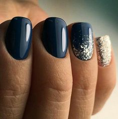 Gel Nails Ideas For Older Women, Short Nails Acrylic Dark Colors, Winter Gel Dip Nails, Shellac Nails Winter 2023, Navy Blue And Glitter Nails, Navy Dipped Nails, Short Gel Nails Winter 2023, Navy Biab Nails, Navy Blue Dip Nail Ideas