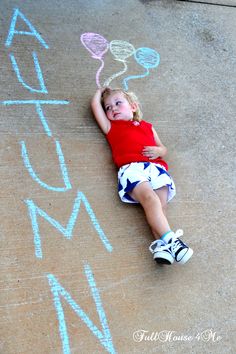 Get birthday picture side walk chalk. The balloons could represent her age. 3 Yr Birthday Pictures, 2 Year Birthday Photoshoot Outdoor, Chalk Pictures With Kids, Drawing With Chalk Side Walk, Outdoor Two Year Old Pictures, Toddler Pictures, Tractor Party, First Year Photos