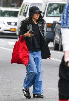 Zoe Kravitz Style High Fidelity, Zoe Kravitz High Fidelity Outfits, Zoey Kravitz Style, High Fidelity Outfits, Zoe Kravitz High Fidelity, Zoey Kravitz, Zoe Isabella Kravitz, Zoë Kravitz