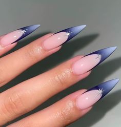 Aura Tip Nails, Stilleto Aura Nails, Nail Inspo White And Blue, Aura And Chrome Nails, Stiletto Aura Nails, Aura French Nails, Blooming Gel Aura Nails, Aura Nails French Tip, Dip Powder Designs Nail Art