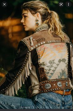 Cowgirl Jackets Western Wear, Western Jackets For Women, Mode Country, Double D Ranch, Estilo Hippie, Studded Jacket, Western Jacket, Velvet Fashion