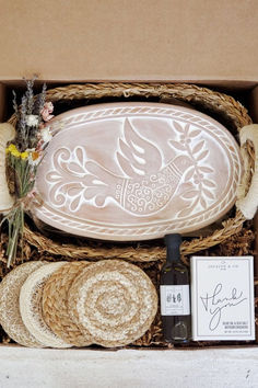 Curated gift box with a handmade ceramic bread and tortilla warmer set with a wicker basket, coasters, cracker and olive oil. Perfect for keeping baked goods warm and fresh. The set includes a ceramic stone for warming bread and tortillas, and a oval wicker woven basket. This set makes for a great hostess gift, new home gift or housewarming gift. Perfect for anyone who loves to bake or entertain at home. Mom Appreciation Gifts, Bread Warmer, Housewarming Gift Basket, Grandma Blanket, Birthday Gift Basket, Self Care Package, Handmade Bread, Mom Appreciation, Gift Box For Women