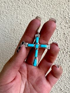 Timeless pieces are the best thing to get for yourself or as a gift and this cross is perfect for that, it has 6 genuine turquoise stones with . 925 sterling silver! Turquoise Cross Ring, Chaco Canyon, Jewlery Rings, Turquoise Cross, Jewelry Turquoise, Cross Ring, Turquoise Stones, Western Jewelry, Genuine Turquoise