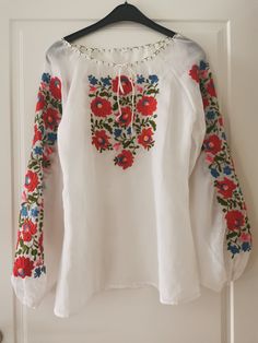 Semi transparent, hand-embroidered Hungarian folk Matyo Kalocsa, armpit to armpit 55 cm, shoulder to hem 66 cm, crocheted piping. Can be washed at 30 degrees, no dryer. Boho vibe, bohemian, bohochic, folk, Careful shipping Bohemian Spring Blouse With Motif, Traditional Spring Blouse With Machine Embroidery, Bohemian Long Sleeve Tops With Machine Embroidery, Spring Bohemian Blouse With Motif, Bohemian Blouse With Motif For Spring, Folk Style Spring Tops With Machine Embroidery, Spring Folk Style Tops With Machine Embroidery, Spring Folk Tops With Machine Embroidery, Spring Folk Style Embroidered Top With Motif