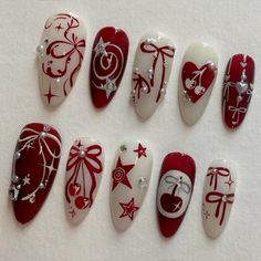 Christmas Nails Aesthetic Red, Christmas Nails Y2k, Christmas Snoopy Nails, Snoopy Nails Christmas, Christmas Y2k Nails, Alt Christmas Nails, Snoopy Christmas Nails, Y2k Nails Red, Y2k Christmas Nails