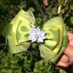 Green Quinceanera Theme, Tiana Wedding, Princess Tiana Birthday Party, Tiana Birthday Party, Sweet Sixteen Birthday Party Ideas, Princess Hair Bows, Frog Princess, Sweet 16 Decorations