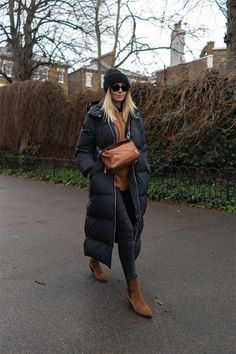 Tan Coat Outfit Winter, Black Puffer Coat Outfit, Long Puffer Jacket Outfit, Black Puffer Jacket Outfit, Puffer Coat Outfit, Black Jacket Outfit, Parka Outfit, Puffer Outfit, Emma Hill