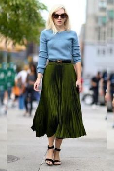 Green Skirt Outfits, Rok Midi, Green Pleated Skirt, Pleated Skirt Outfit, Mode Tips, Blazer Outfit, Office Outfit, Summer Work Outfits, Fall Outfits For Work